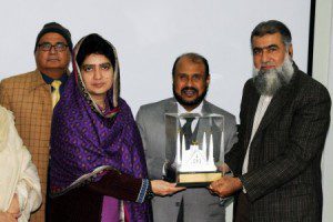 Dr. Masoom Yasinzai Rector IIUI, Dr. Ahmed Yousif Al-Draiweesh President IIUI presenting univeristy shield to Ms Rahila Durrani Speaker Balochistan Assembly