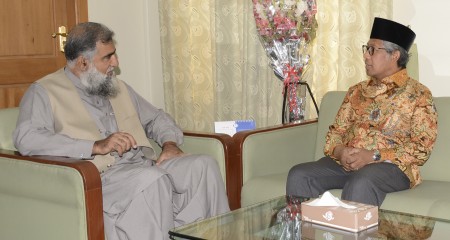 Dr. Suyudhi Amri, Ambassador of Republic of Indonesia to Pakistan is exchanging views with Dr. Masoom Yasinzai Rector International Islamic University, Islamabad.