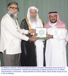 Presenting Shield to Saudi Delegation